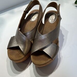 Clarks Women's Metallic Wedge Sandals, 3” heel, size 7.5, soft and comfortable
